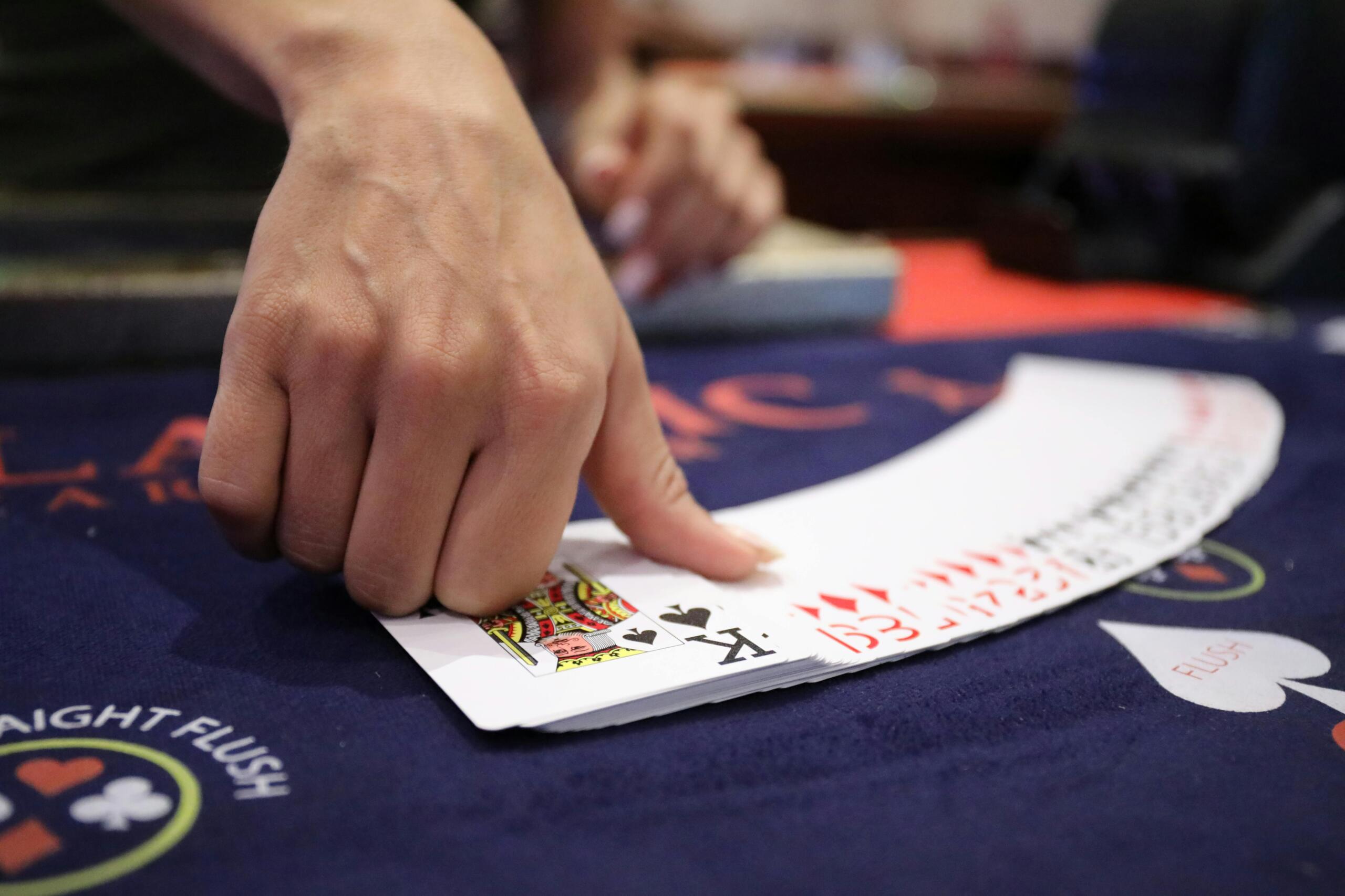 Poker regler – så spelar du (händer, rundor och varianter)