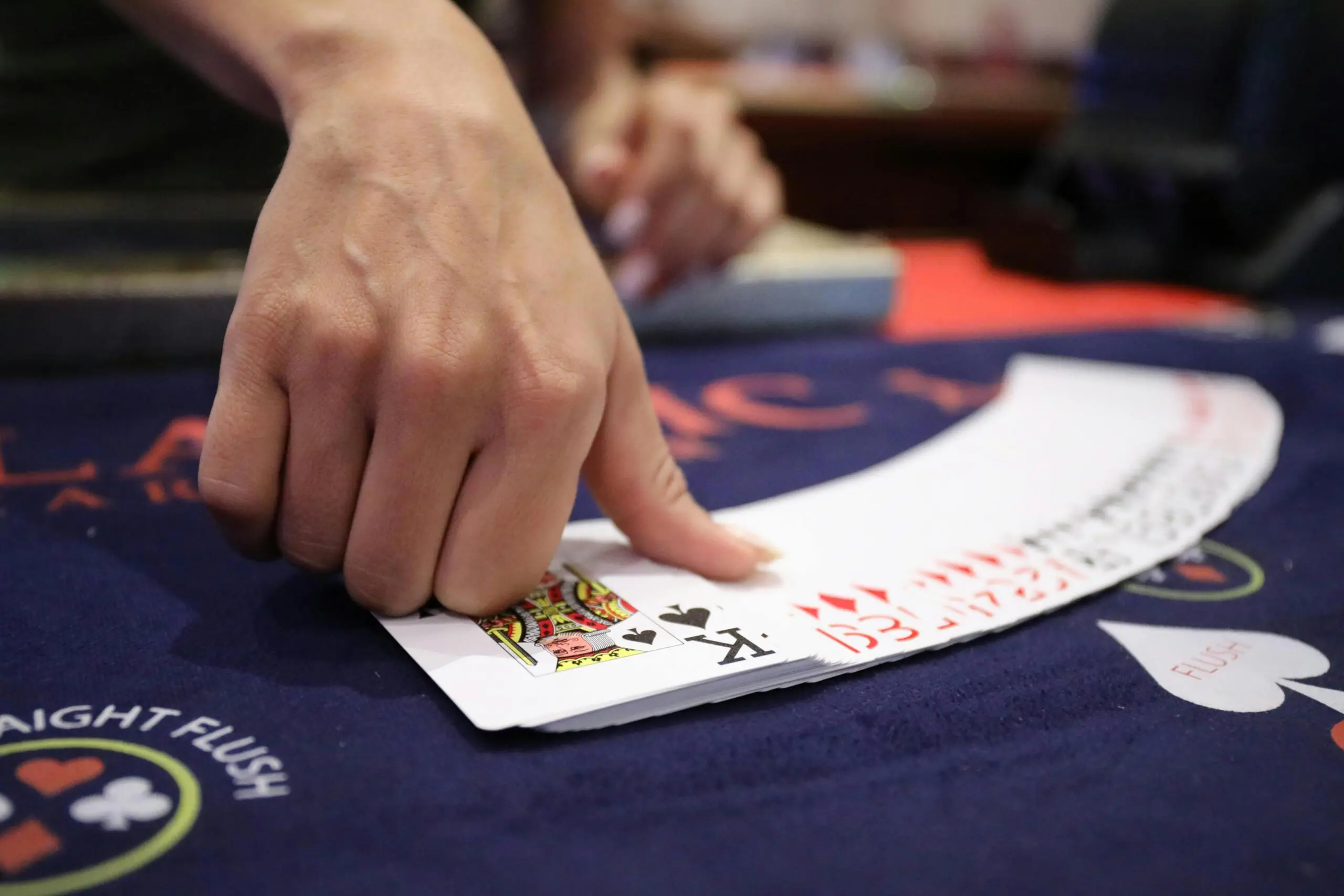 Poker regler – så spelar du (händer, rundor och varianter)